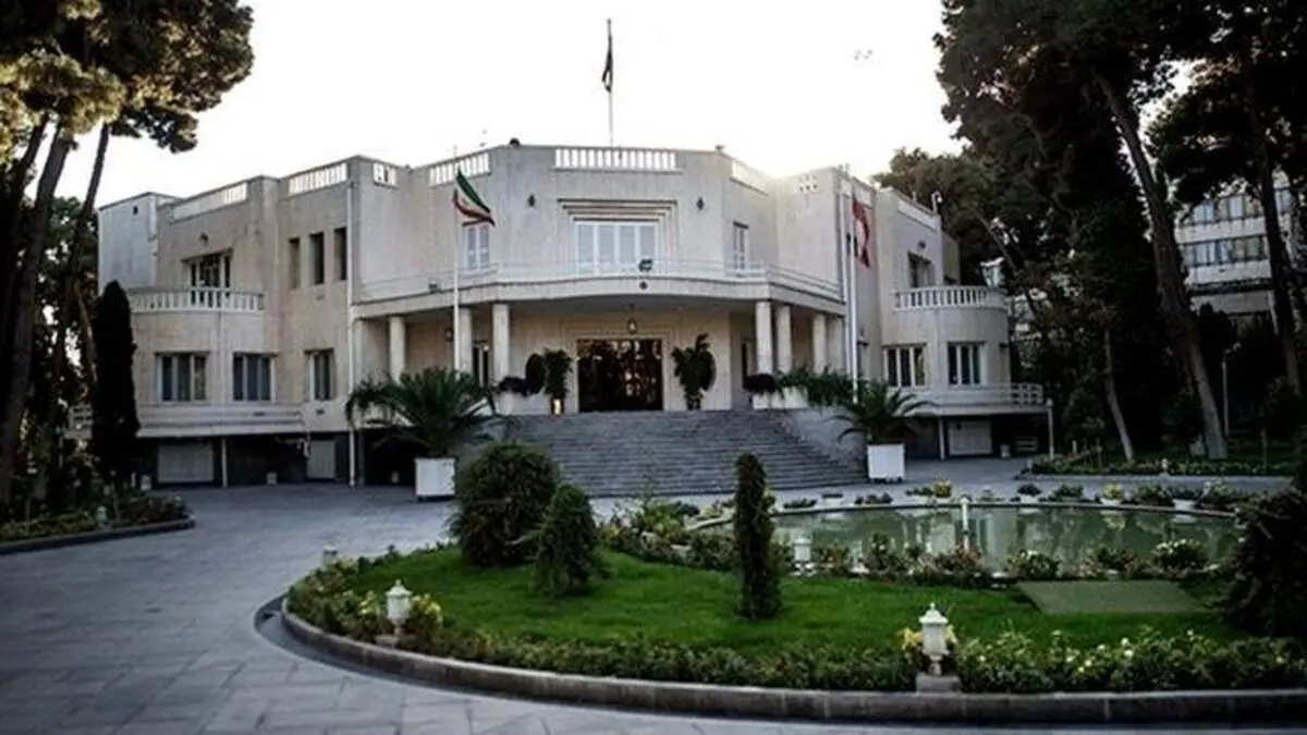 پاستور در برابر بهارستان و عدلیه