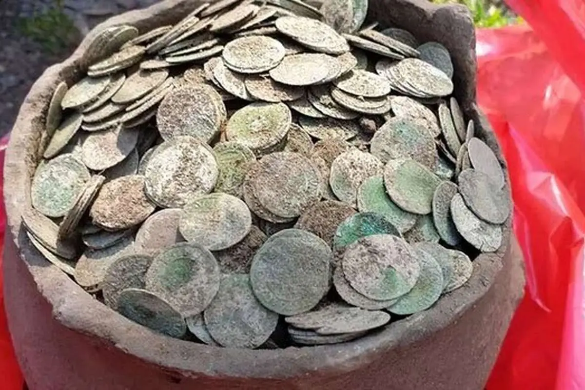 عکسهایی نایاب از کشف گنج کوزهای در جنگل