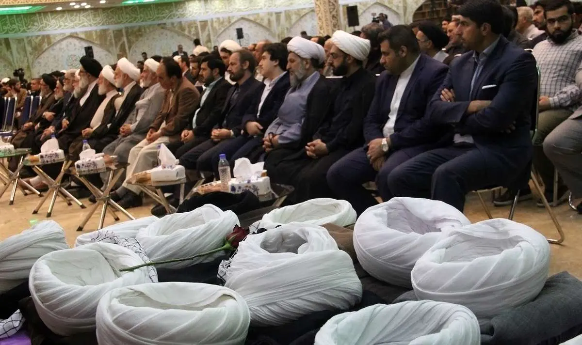 آیا همه جا روحانیون سرکارند و همه چیز تقصیر آنهاست؟