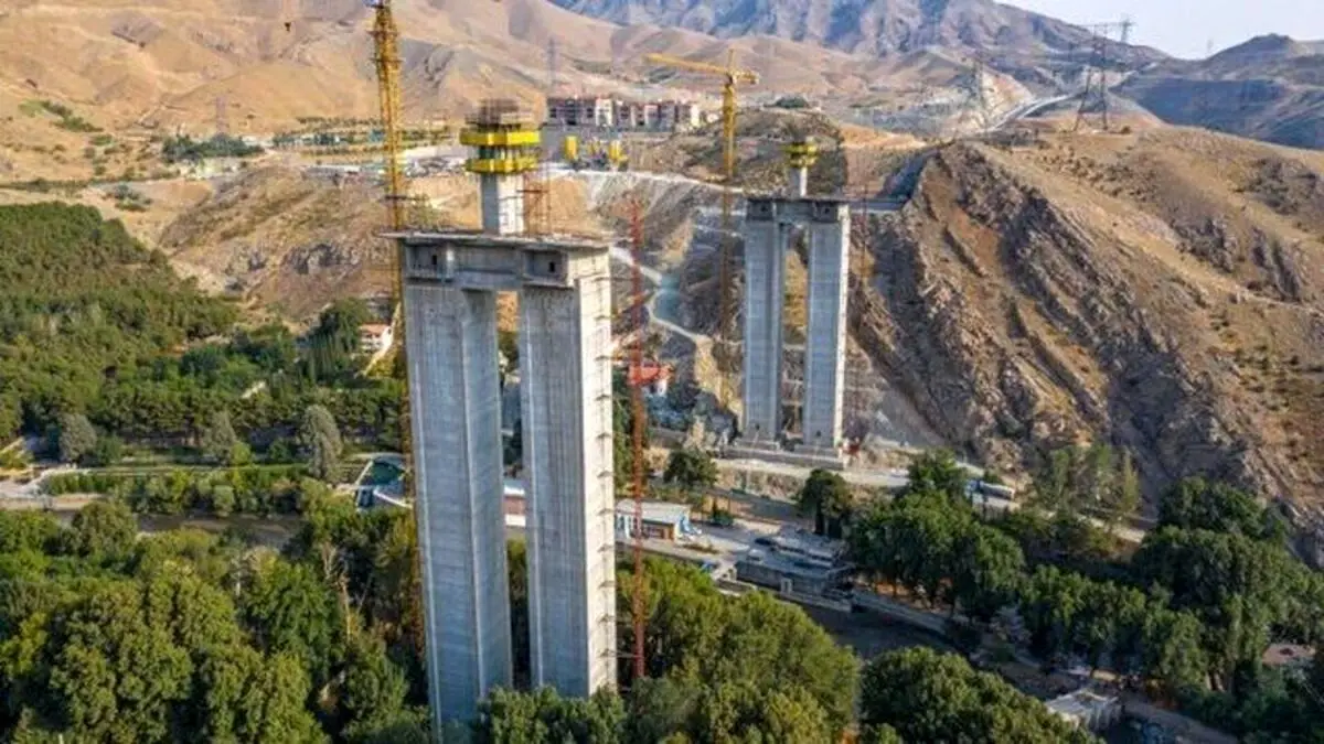 پل B۱ آزاد راه شمالی کرج پیچیده‌ترین پل درخاورمیانه است