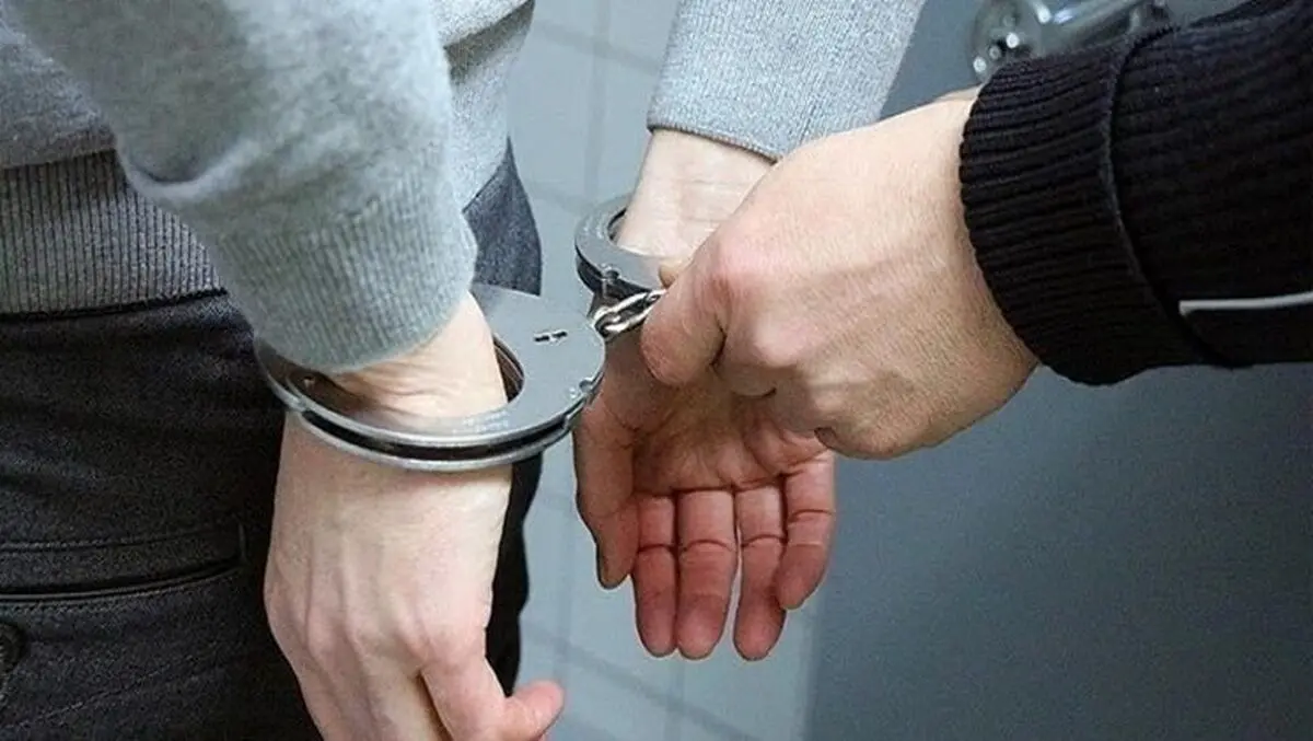 بازداشت مدیر و کارمند بانک پس از ارائه خدمات به خانم بی‌حجاب
