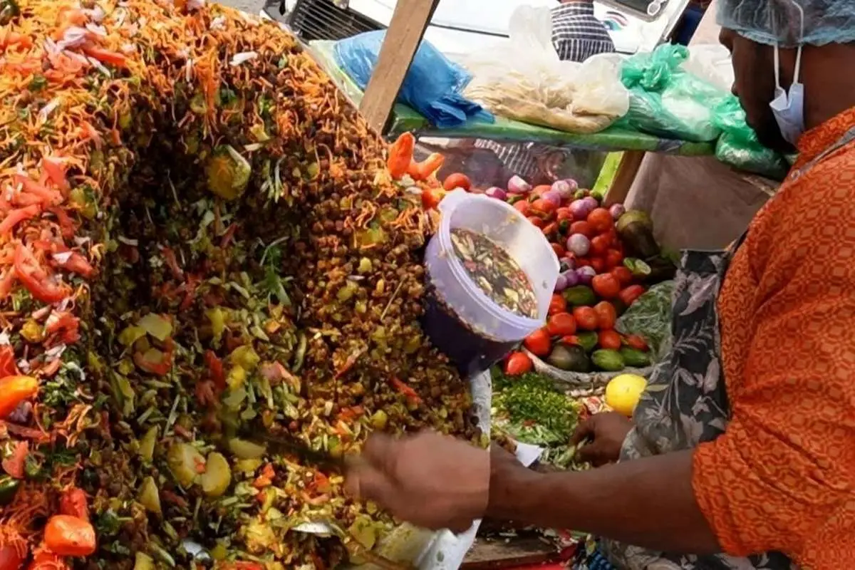 (ویدئو) غذای خیابانی؛ چانا چات ماسالا مشهورترین غذا در خیابان‌های بنگلادش