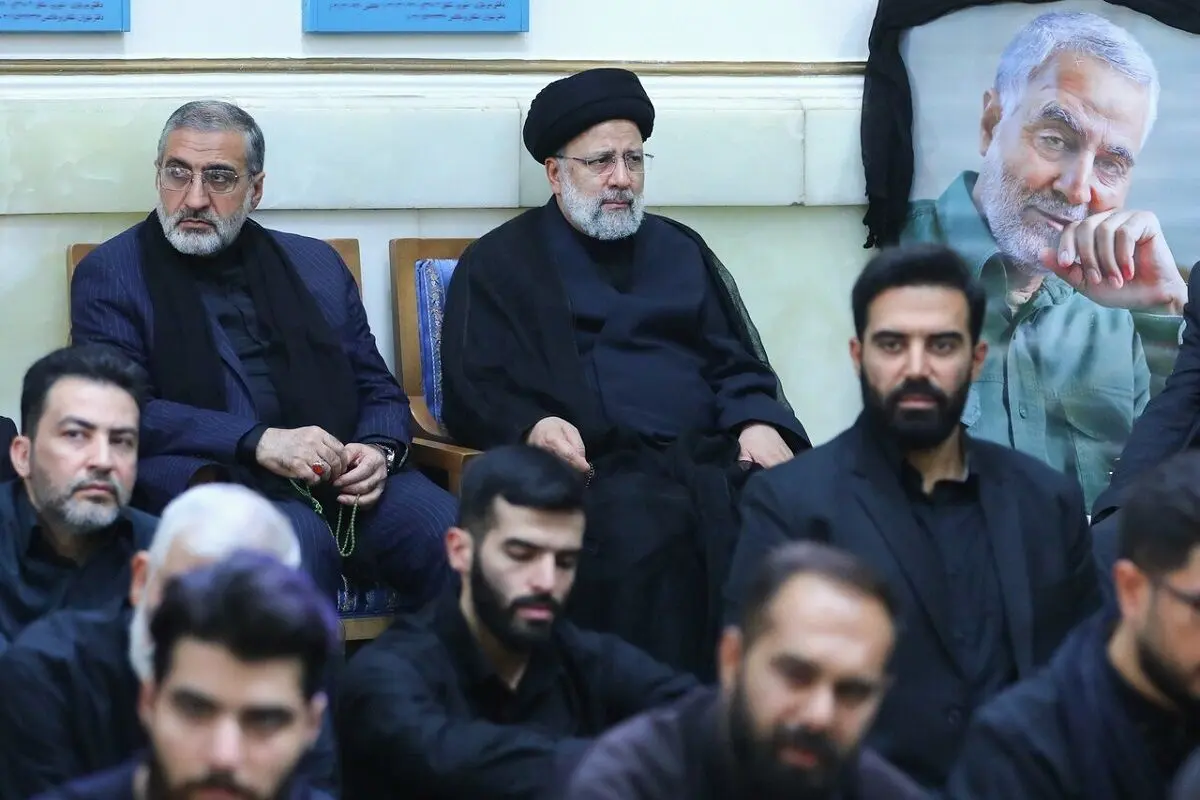 (عکس) اولین تصویر از حضور رئیسی در اجتماع عزاداران حسینی در مصلای نماز جمعه دانشگاه تهران