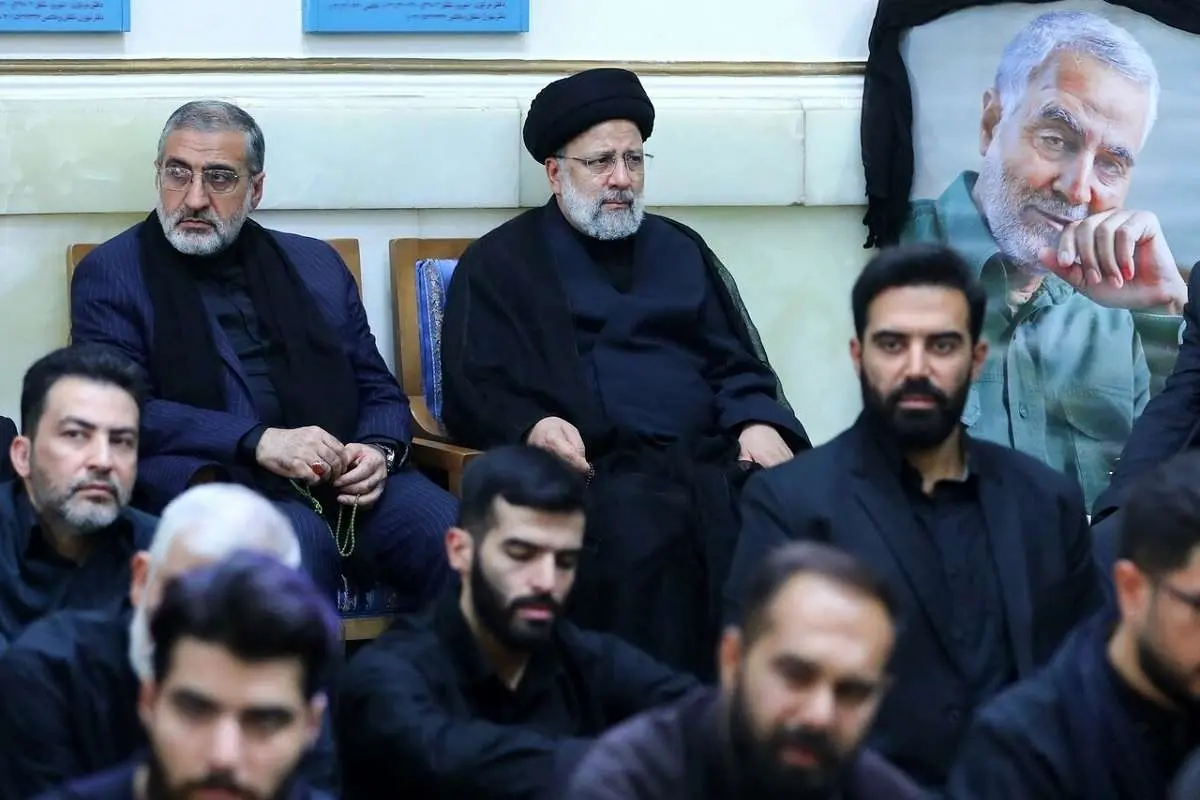 (عکس) اولین تصویر از حضور رئیسی در اجتماع عزاداران حسینی در مصلای نماز جمعه دانشگاه تهران