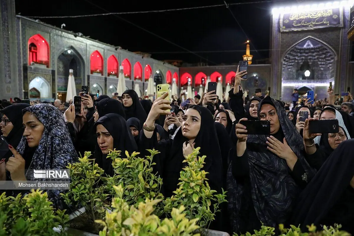 (تصاویر) مراسم شام غریبان امام حسین(ع) در حرم امام رضا(ع)