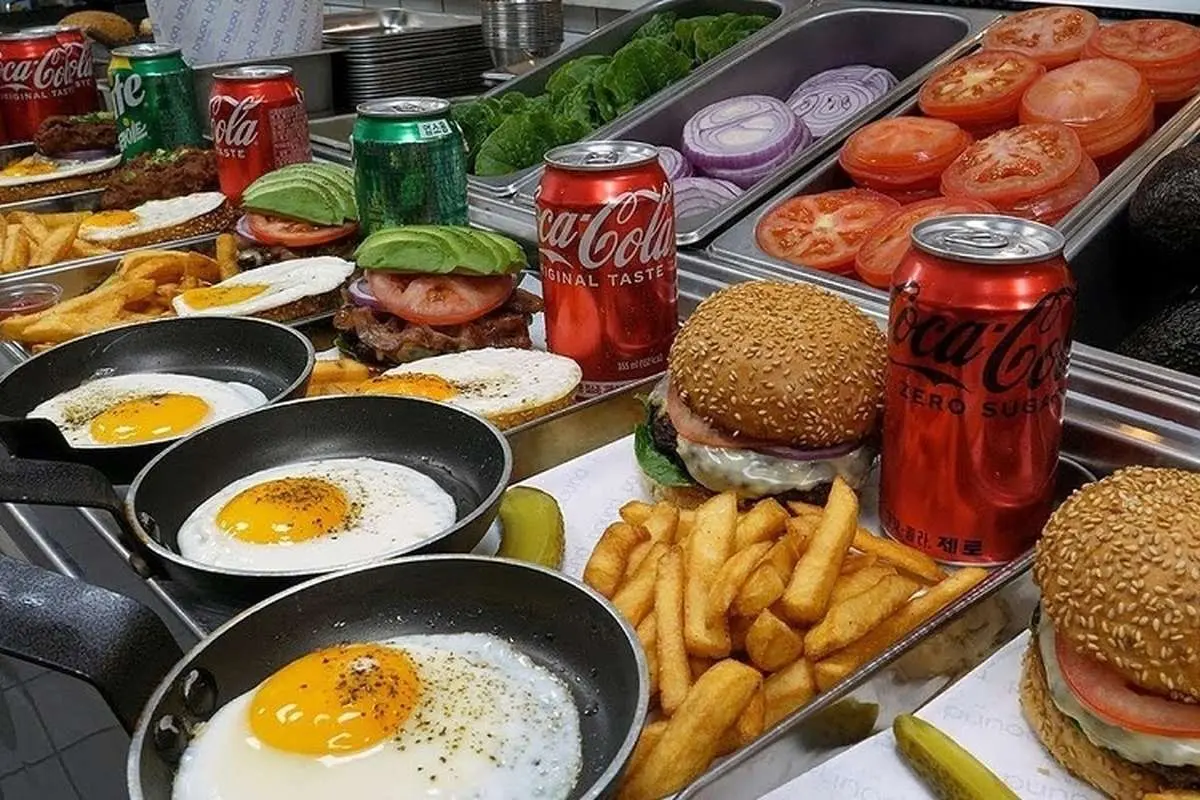 (ویدئو) ببینید سرآشپز مشهور مدرسه آشپزی نیویورک، چیز برگر را چگونه آماده میکند!
