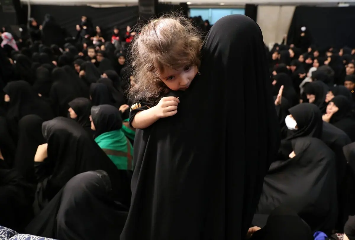 (تصاویر) عزاداری شام غریبان در حضور رهبر انقلاب