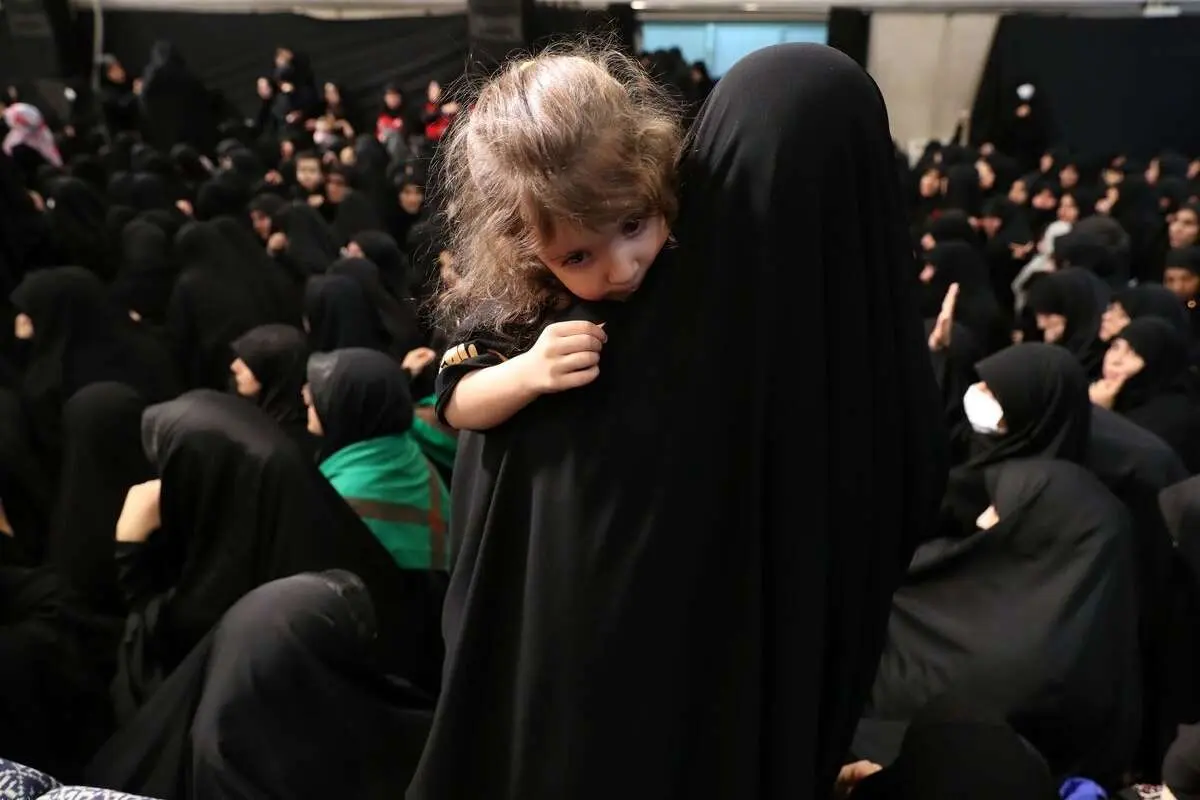 (تصاویر) عزاداری شام غریبان در حضور رهبر انقلاب