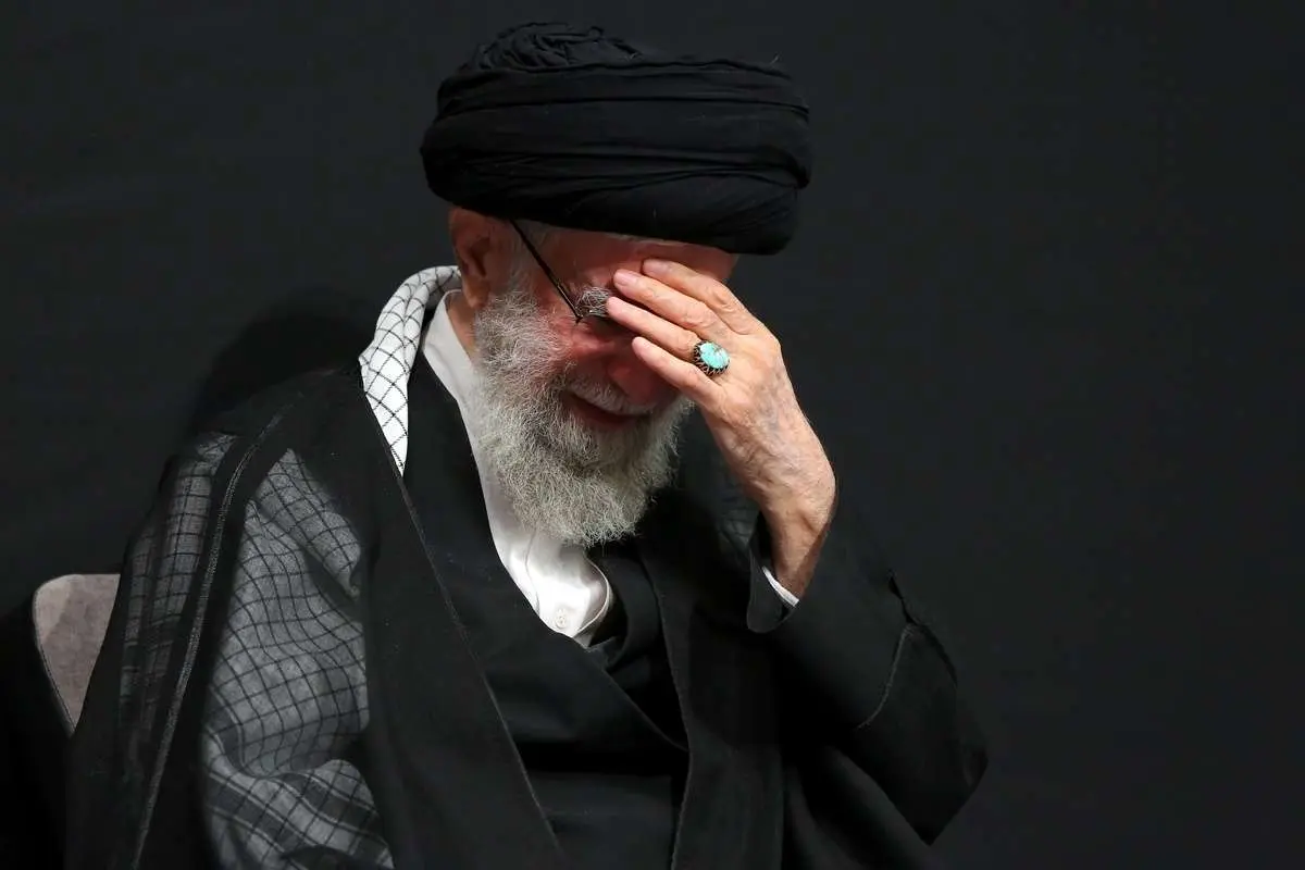 (تصاویر) آخرین شب مراسم عزاداری در حضور رهبر انقلاب