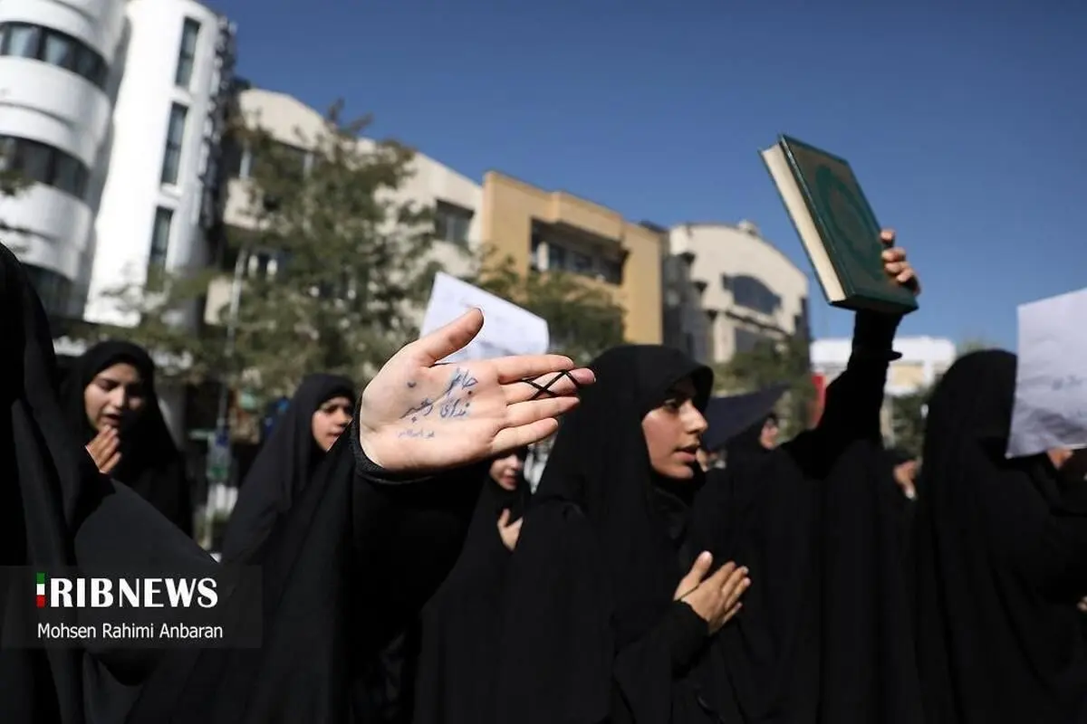 (تصاویر) تجمع دانشجویان مشهدی در محکومیت سوزاندن قرآن