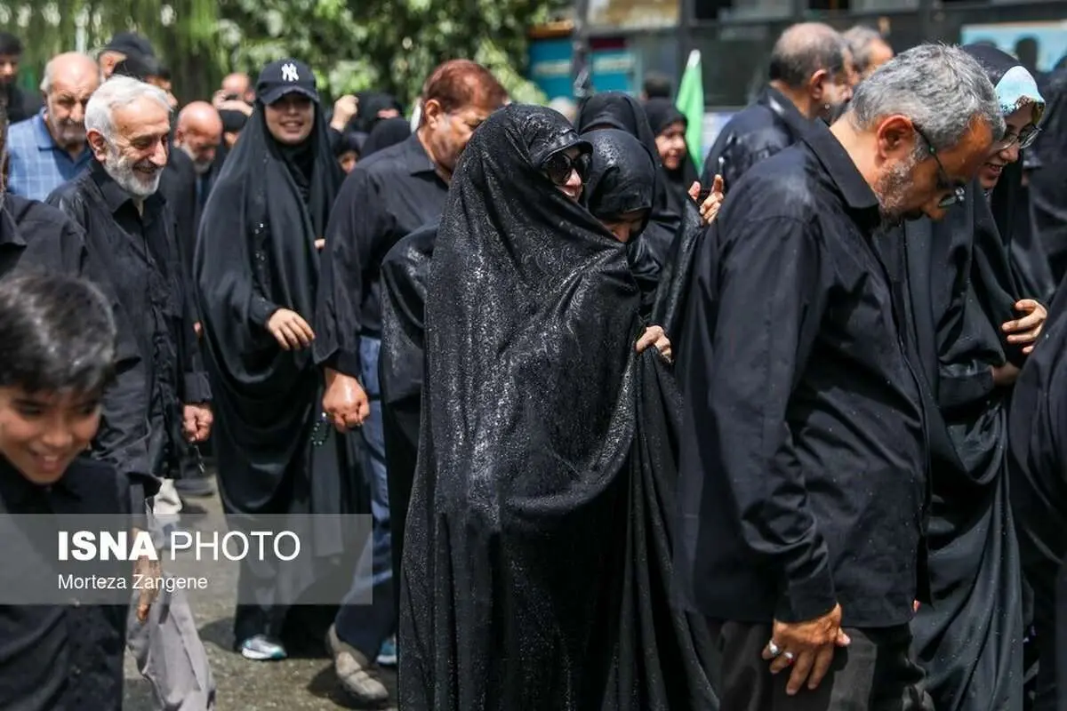 (تصاویر) تظاهرات نمازگزاران تهرانی و قمی در محکومیت سوزاندن قرآن