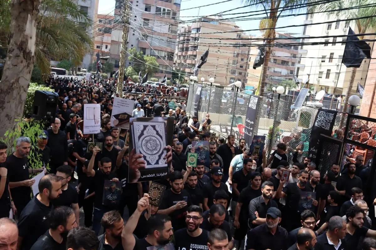 تجمع لبنانی‌ها در اعتراض به اهانت به قرآن و خروج سفیر سوئد از بیروت
