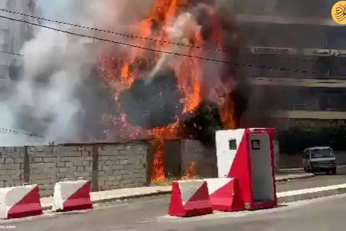 (ویدئو) آتش سوزی مهیب در نزدیکی سفارت ایران در لبنان
