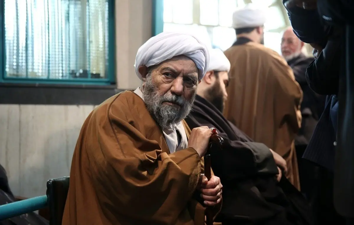 پیکر مرحوم آیت‌الله صانعی از حسینیه جماران تشییع شد