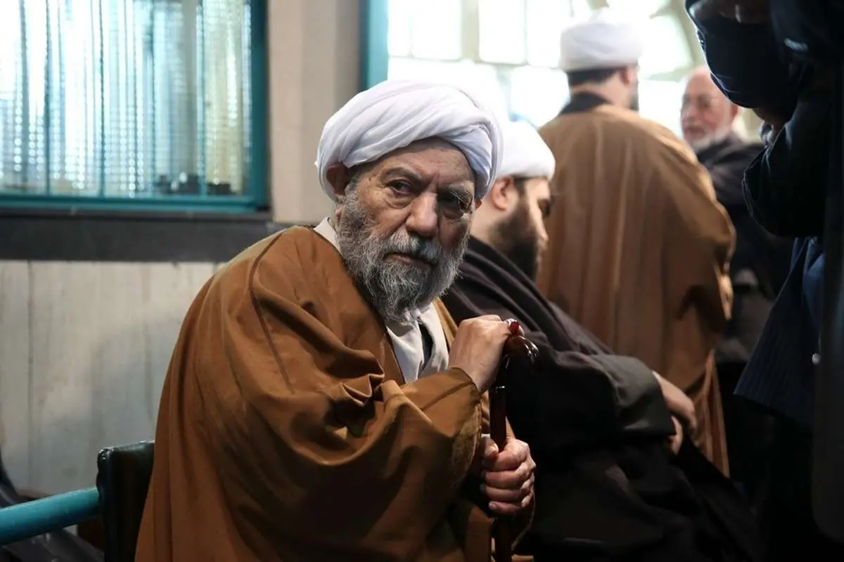 پیکر مرحوم آیتالله صانعی از حسینیه جماران تشییع شد