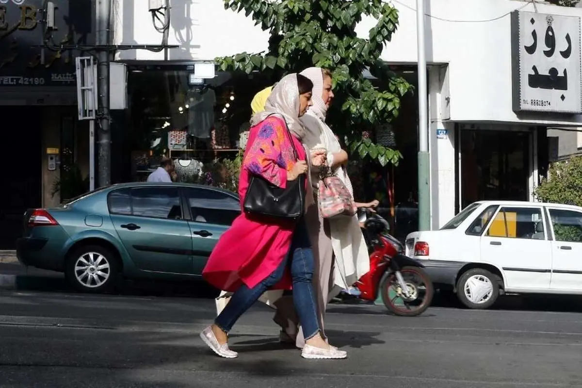 روزنامه جوان: صحبت نکردن برخی افراد پیرامون حجاب، بسیار پرفایدهتر از صحبت کردن شان است