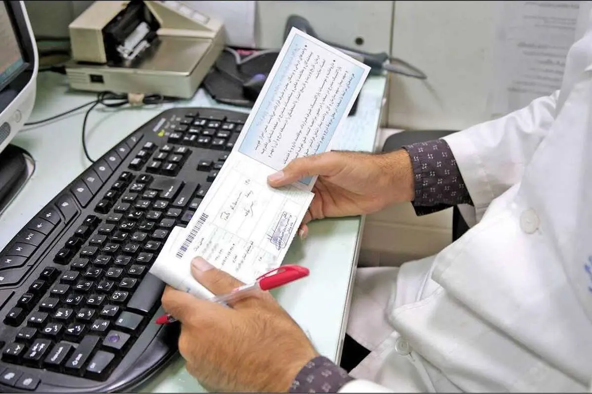 روزنامه خراسان: طلب مراکز درمانی از بیمهها به پای بیماران نوشته میشود