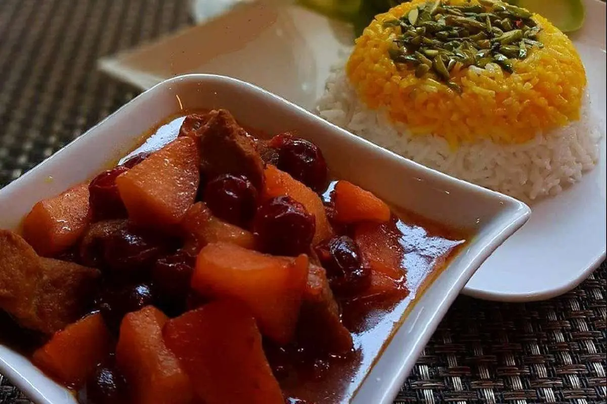 «خورش سیب»، غذایی خوش عطر و طعم مناسب مشکل پسندان