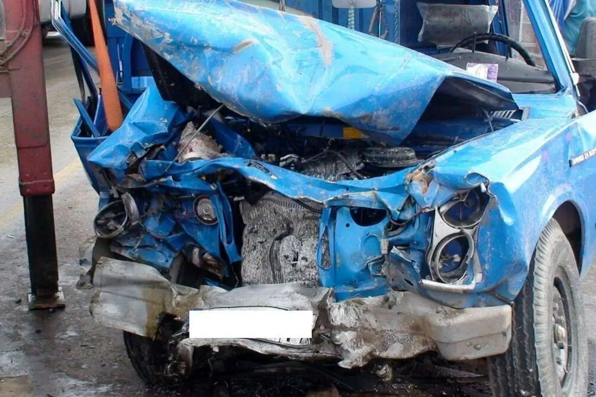 (ویدئو) تصاویر لحظات چپ شدن نیسان آبی در جاده