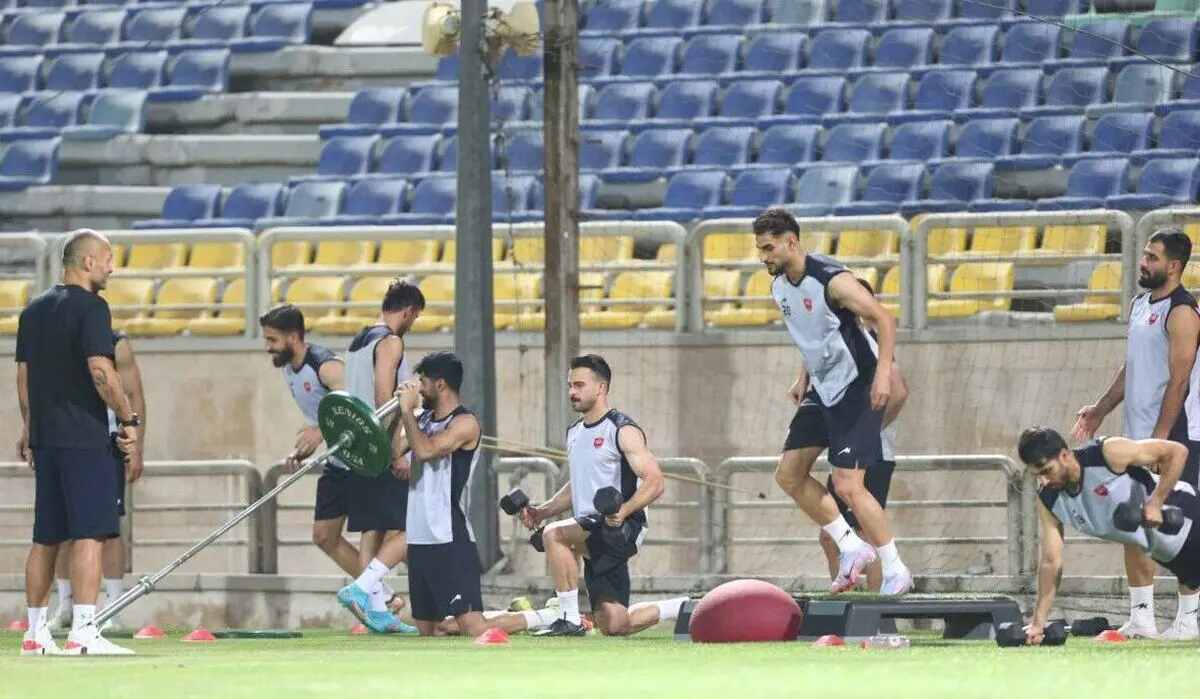 (عکس) چالش جالب و جدید سرخ‌پوشان/ جلسه گل‌محمدی با بازیکنان پرسپولیس