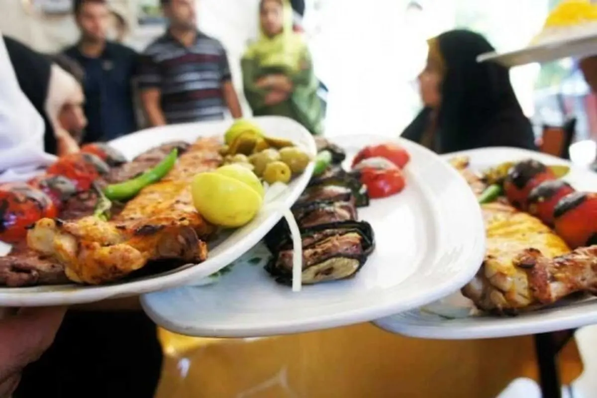 رستوران‌داران در آستانه ورشکستی؛ «فروش رستوران‌‌ها نصف شده است»