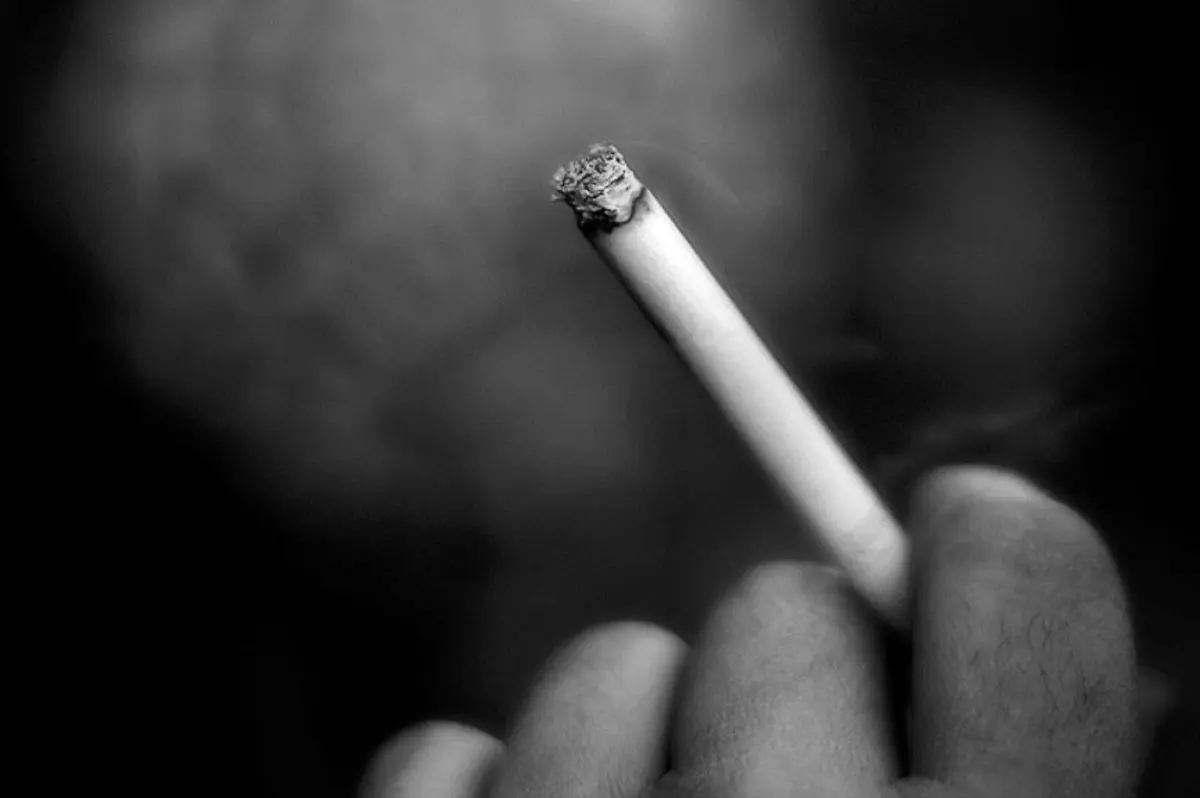 تصویر آگهی عجیب سیگار ایرانی در ۹۰ سال پیش!