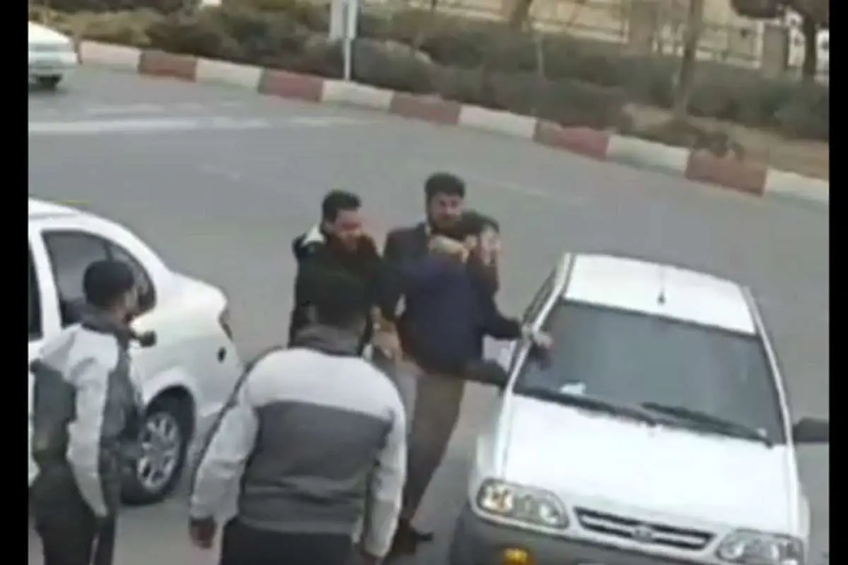 (ویدئو) ضرب و شتم یک شهروند توسط عوامل شهرداری شاهرود!
