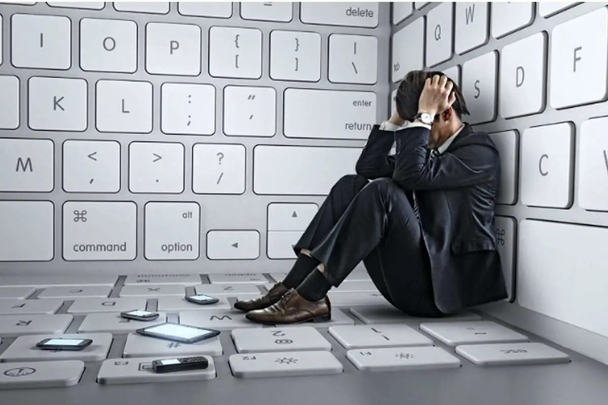 رهایی از تنهایی در دنیای مجازی