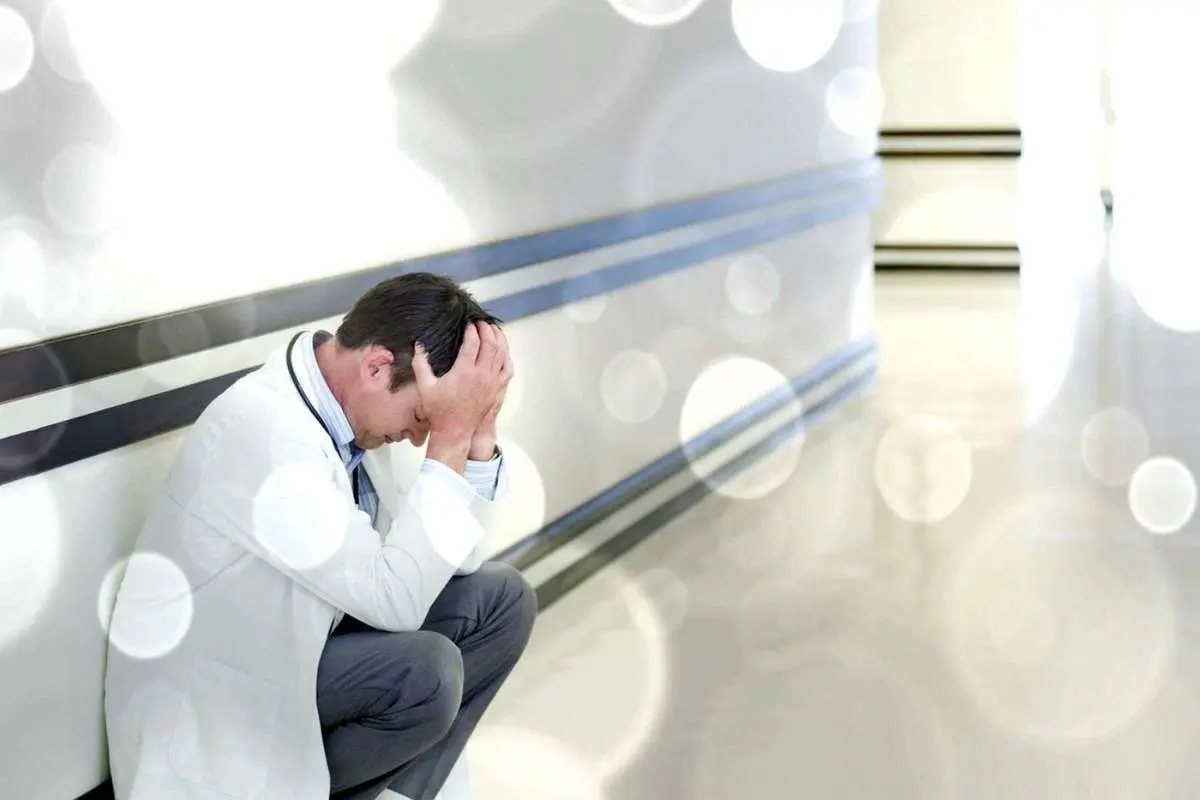 یک پزشک: ۱۳ رزیدنت در یک سال خودکشی کردهاند