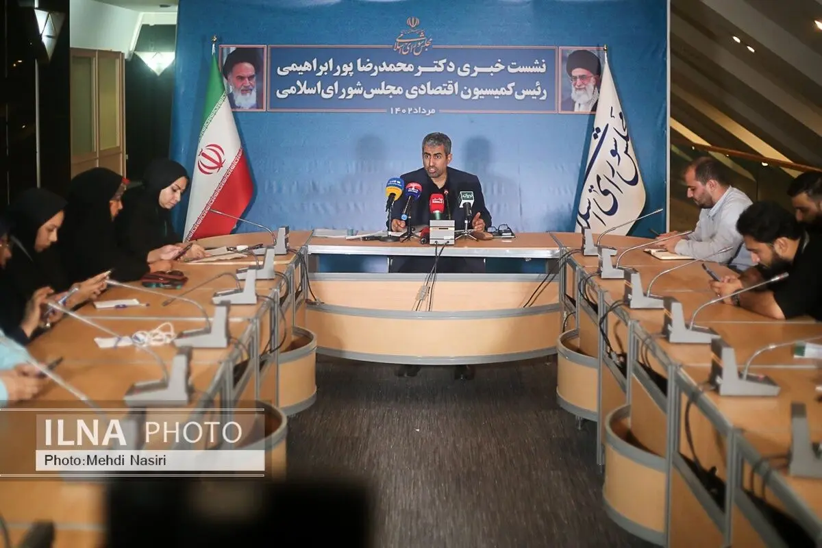 (عکس) قیمت گوشت و مرغ در دست نماینده مجلس