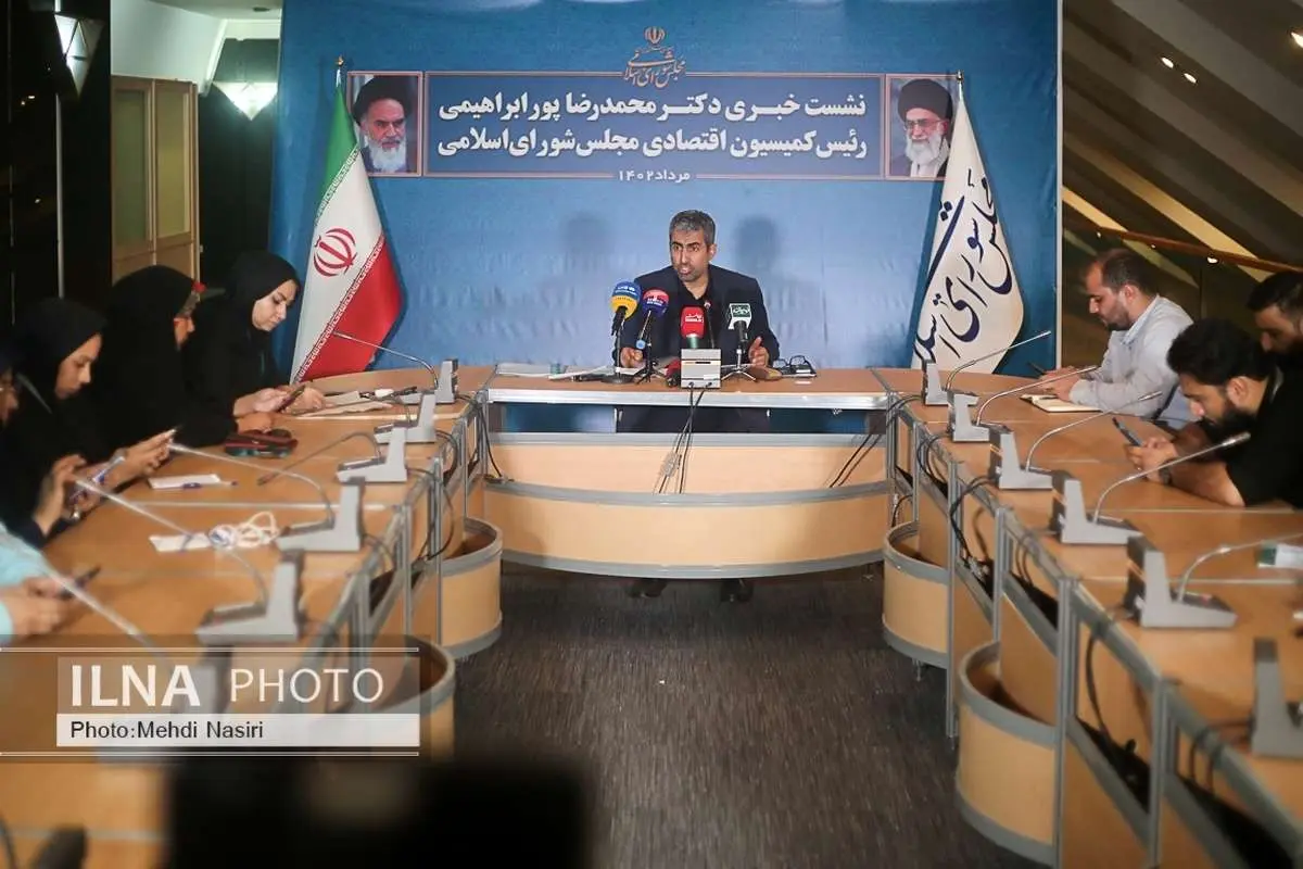 (عکس) قیمت گوشت و مرغ در دست نماینده مجلس