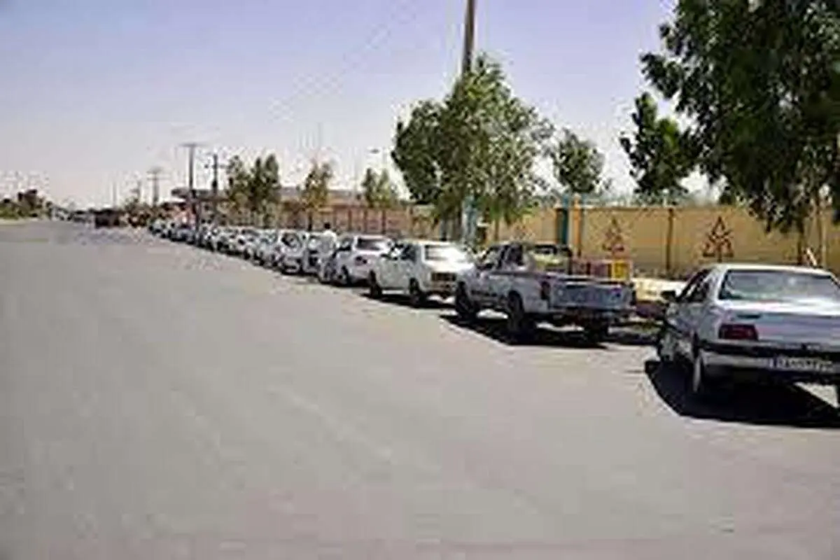 صف‌های طولانی بنزین در جیرفت رئیس شرکت نفت را به دادستانی کشاند