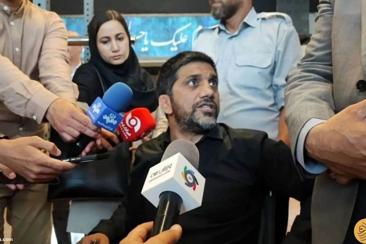 (عکس) علیرضا دبیر ویلچرنشین شد