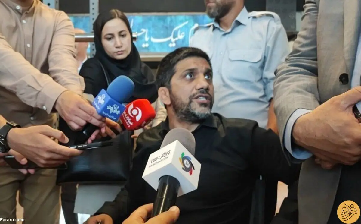 (عکس) علیرضا دبیر ویلچرنشین شد