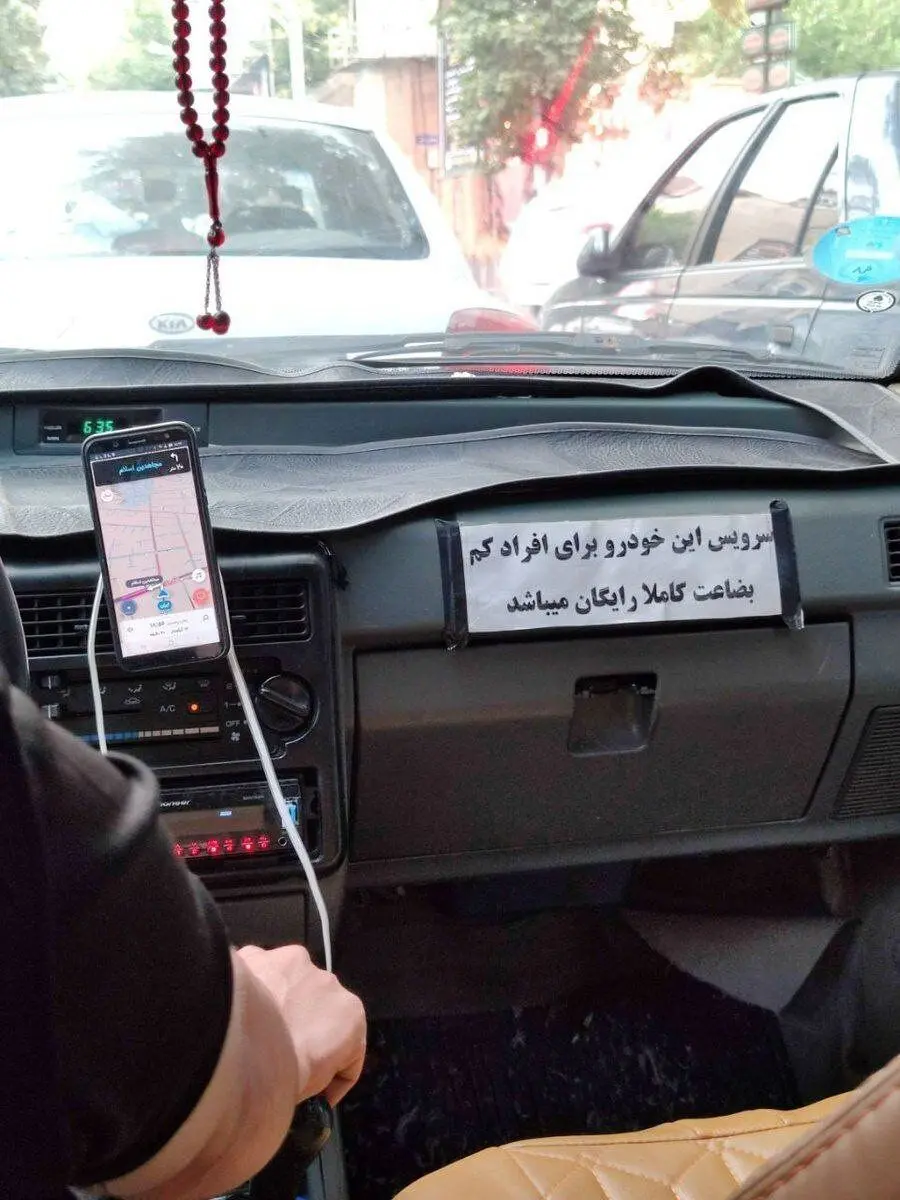 (تصویر) حرکت تحسین‌‍برانگیز یک راننده تاکسی برای افراد کم بضاعت