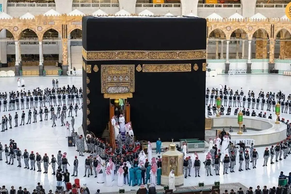 تایملپس دیدنی از عملیات شستوشوی کعبه