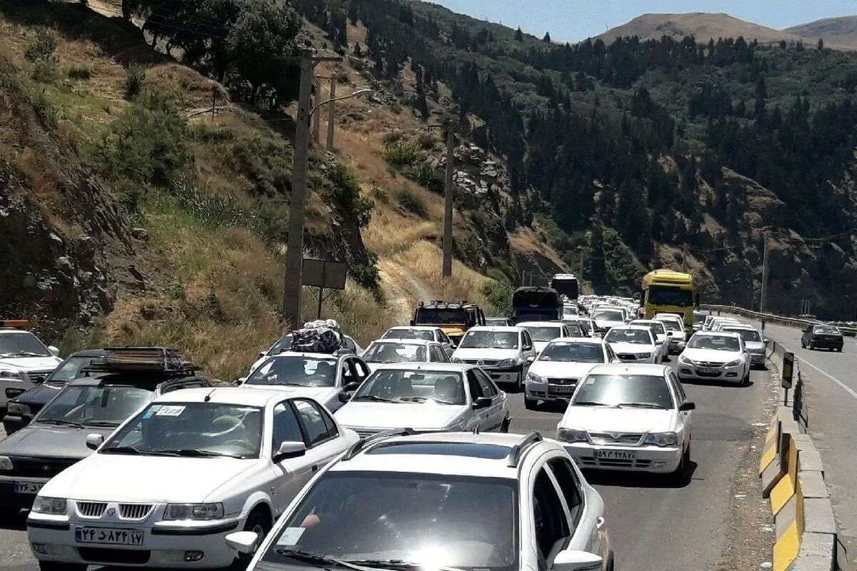 ترافیک سنگین در همه محورهای شمال/ کندوان و آزادراه تهران ـ شمال یکطرفه شد