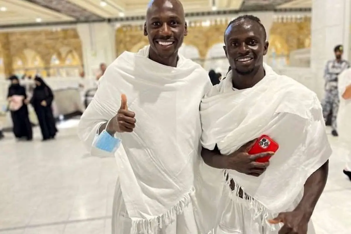 (ویدیو) سادیو مانه با هم تیمی‌های جدیدش در خانه خدا