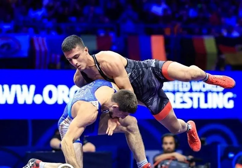 شعرخوانی سرمربی تیم‌ملی کشتی آزاد پس از قهرمانی