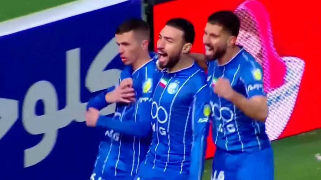 ببینید؛ گل اول استقلال به سپاهان توسط آسانی (پنالتی) دقیقه 8 