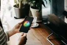 آیا شارژ طولانی گوشی واقعا به باتری آسیب می‌زند؟