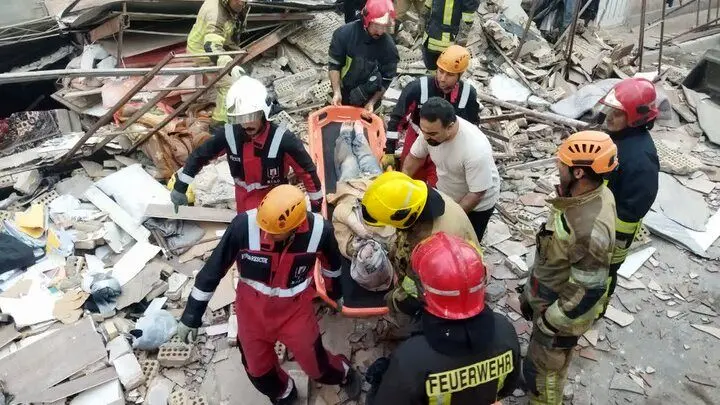 ریزش آوار منزل سه‌طبقه در بلوار وکیل‌آباد مشهد