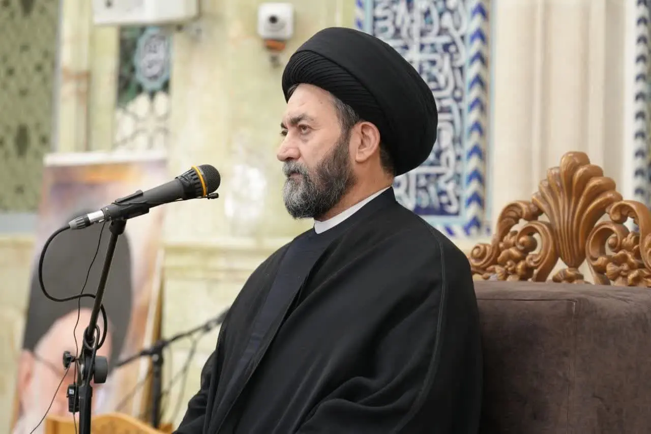 نظر امام جمعه اردبیل درباره اکبر عبدی 
