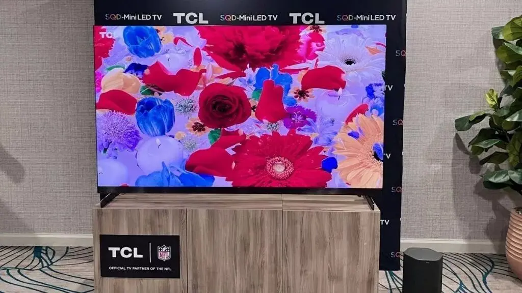 تلویزیون پرچم‌دار TCL با روشنایی خیره کننده 10 هزار نیت رونمایی شد
