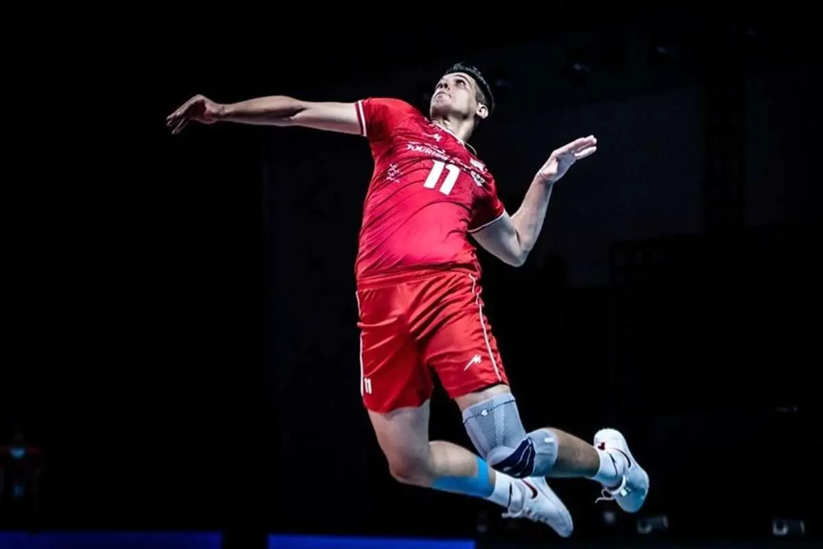 بستن بازوبند مشکی به خاطر درگذشت صابر کاظمی