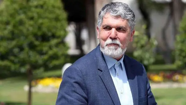 وزیر فرهنگ: زبان فارسی از مهمترین ستون‌های ماندگاری صدای مستقل ایران در جهان است