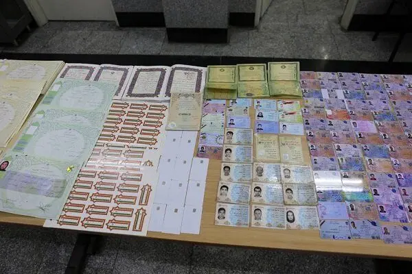 انهدام باند جعل مدارک اتباع افغانستانی در تهران/ تولید ۴ هزار مدرک جعلی در ۴ ماه