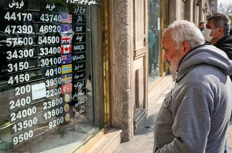 دلار قیمت طلا را پایین آورد