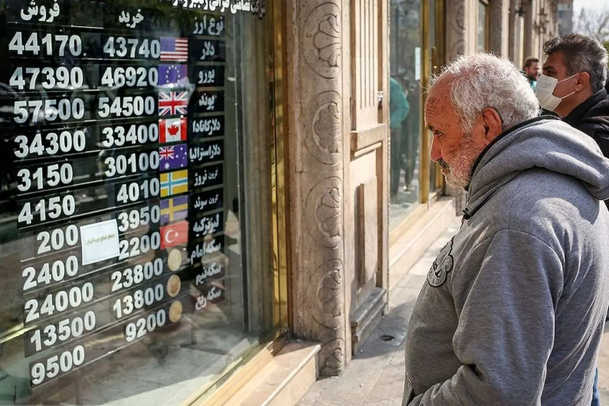 دلار قیمت طلا را پایین آورد