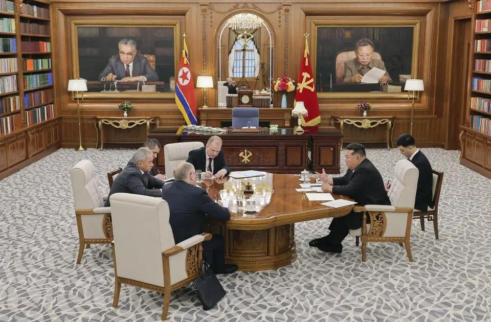 ببینید؛ دفتر کار کیم جونگ اون رهبر کره شمالی